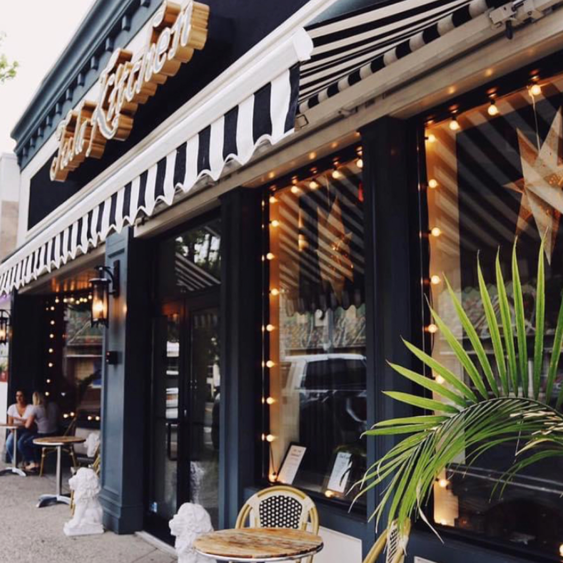 Tula Kitchen is the perfect spot for plant-based and gluten-free food lovers, offering fresh, delicious meals in a warm and inviting atmosphere.